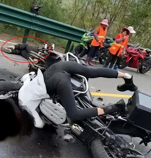 吃瓜車禍網(wǎng)紅叫什么,揭秘網(wǎng)紅“吃瓜”背后的驚心動魄瞬間